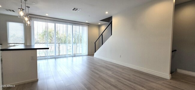 Photo - 506 S Hardy Dr