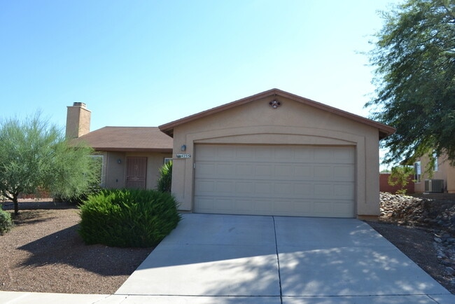 Building Photo - Bright & Spacious 3-Bedroom Tucson Rental ...