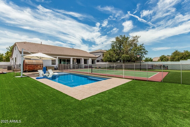 Building Photo - 3000 E Parkview Dr Rental