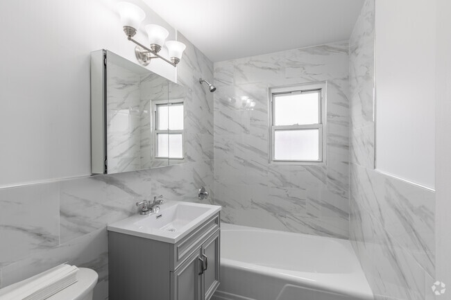 Photo - Crestwood Lake Apartments