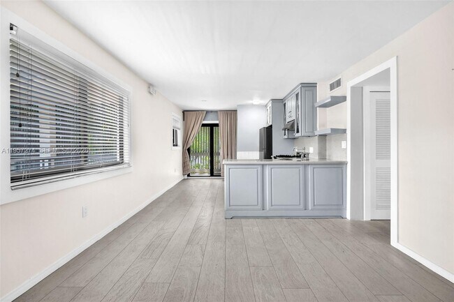 Photo - 3265 Virginia St Unidad 14