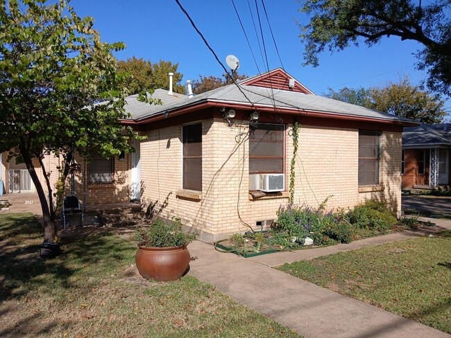 Building Photo - Avon 3019-3021 Unit 3019