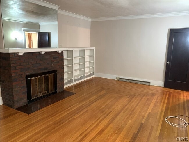 Photo - 303 S 5th St