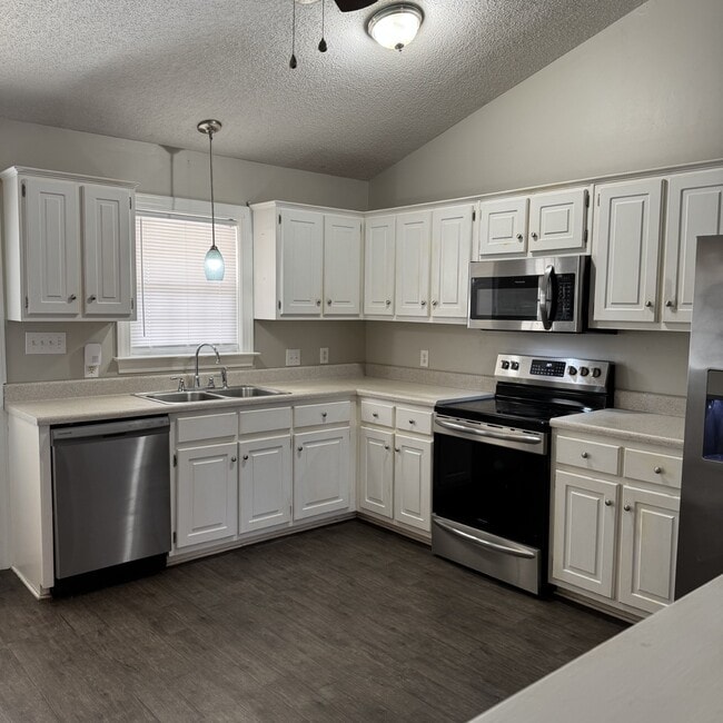 Photo - 1201 Masters Ln
