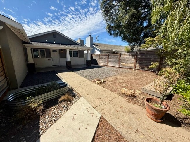 Photo - 411 Hiller St