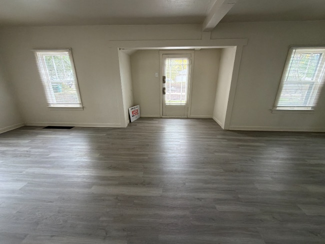 Photo - 745 Carbon St