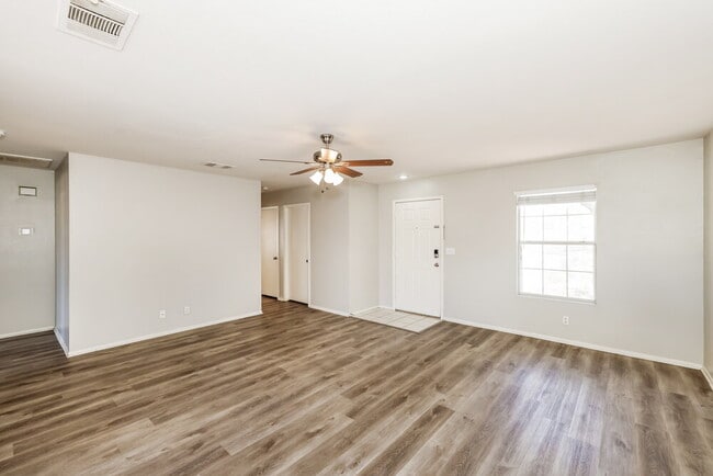 Photo - 681 Indian Row Ct