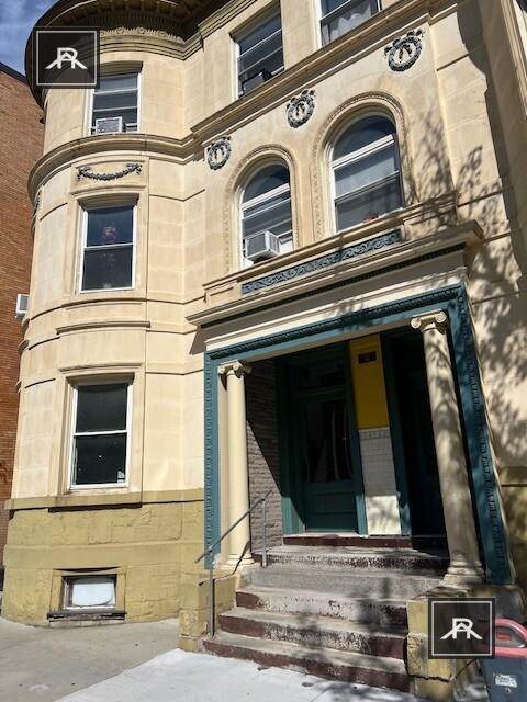 Building Photo - 3 bedroom in Brookline MA 02446 Unit 1 Rental