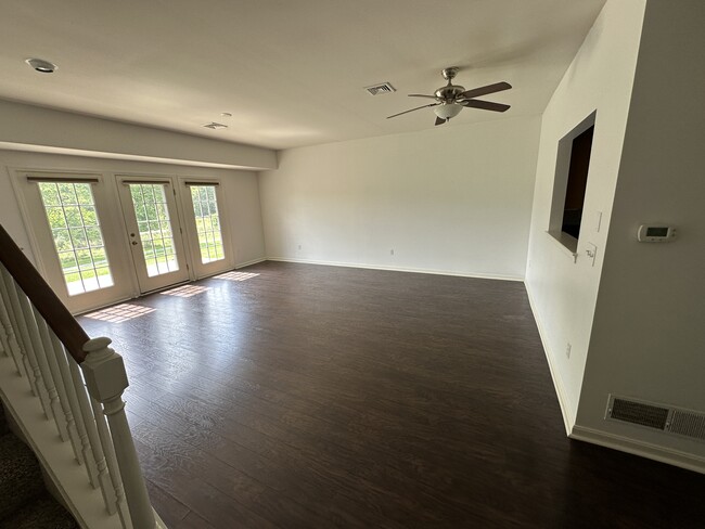 Photo - 2056 Deer Run Dr