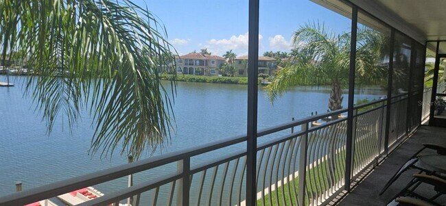8822 Bay Pointe Dr Unit 203