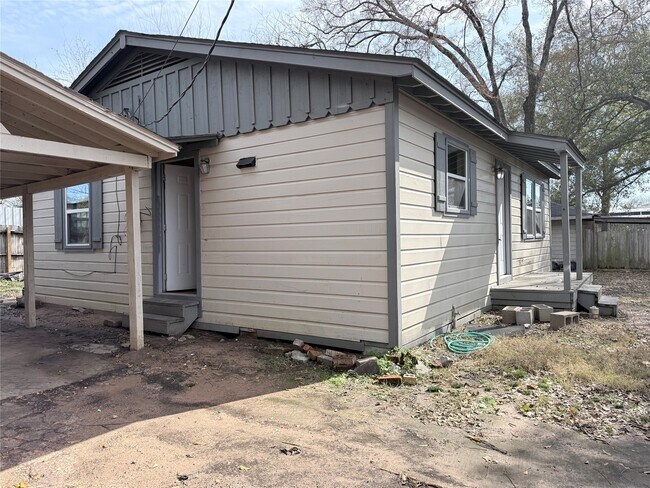 Photo - 212 S Main St