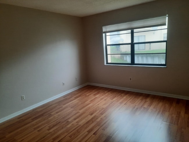 Building Photo - 2050 Oleander Blvd Rental