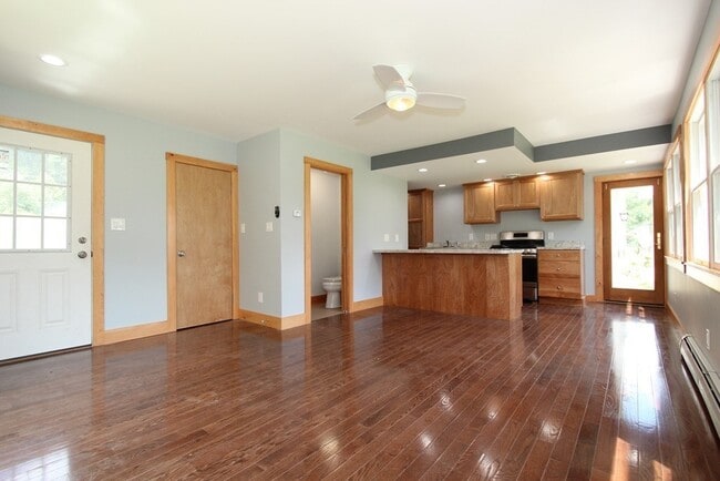 Photo - 137 Parmenter Rd Unit B