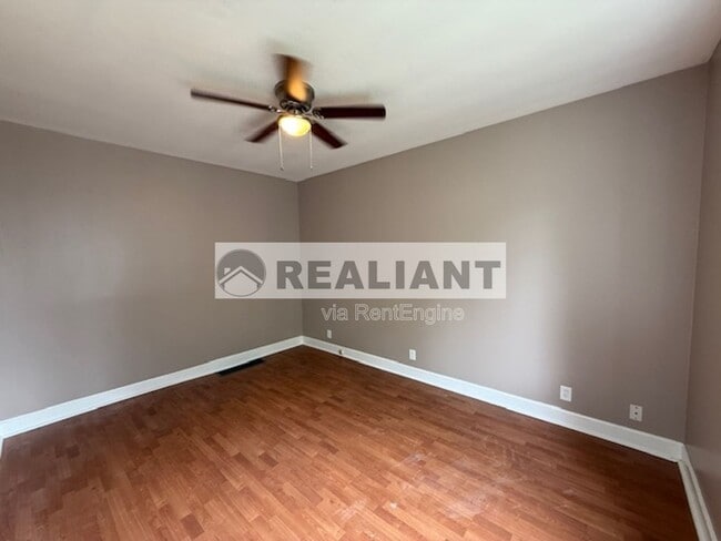 Photo - 128 W 31st St