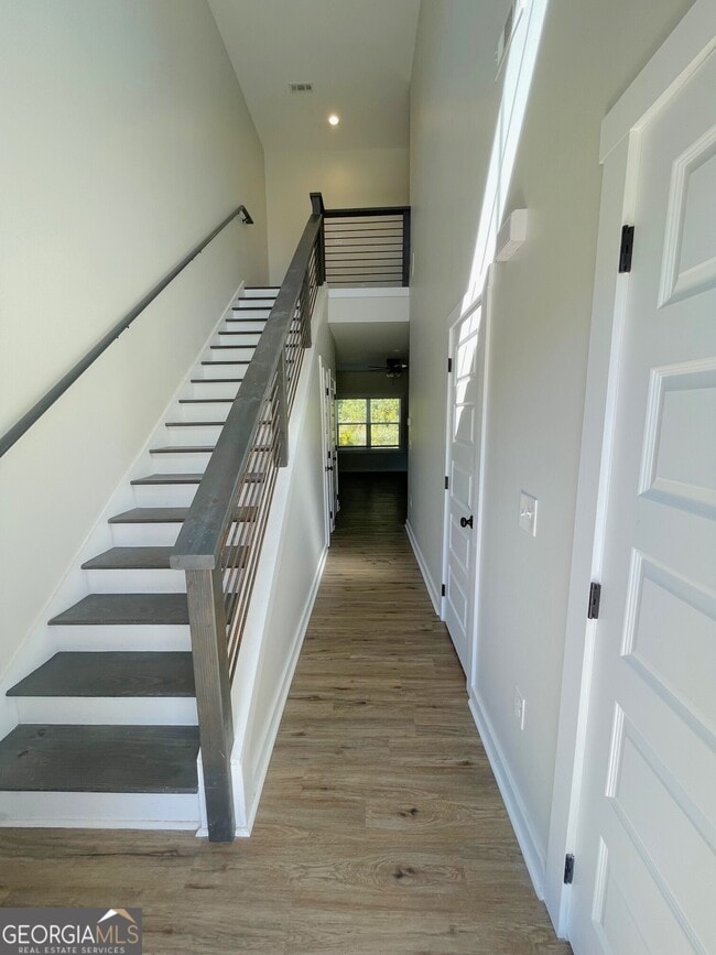 Photo - 154 Crestpoint Rd