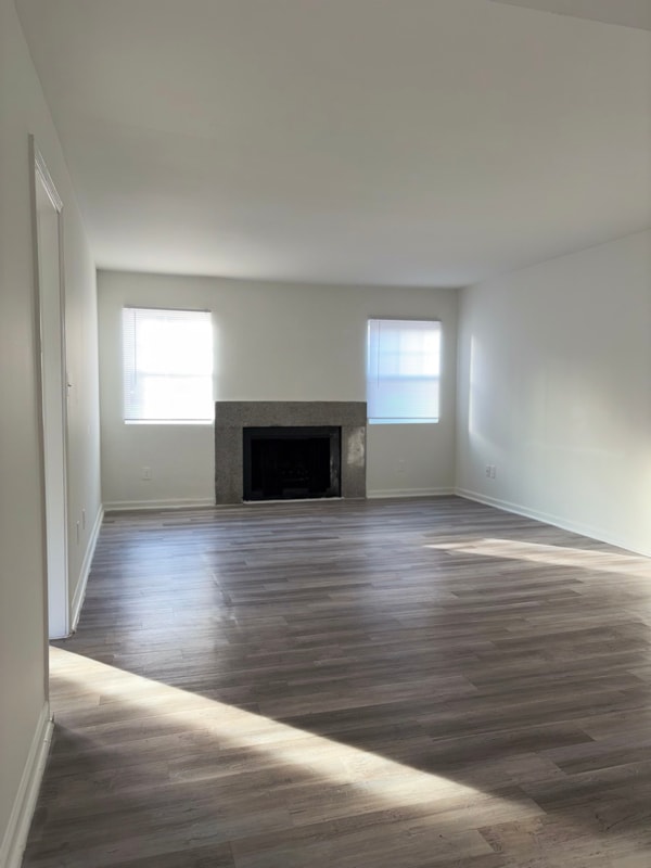 Building Photo - 4900 Central Dr