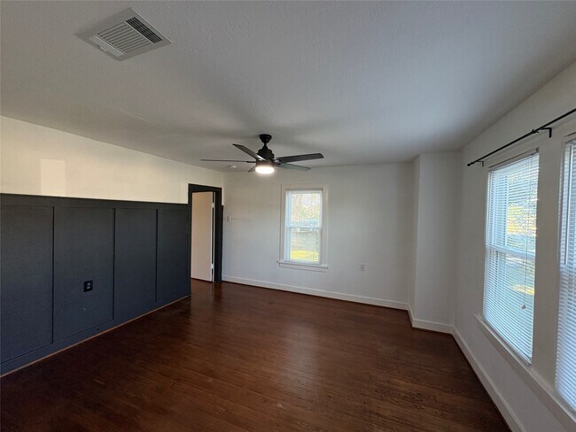 Photo - 306 N Elm St