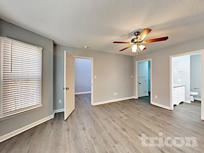 Photo - 1112 Thoroughbred Ln