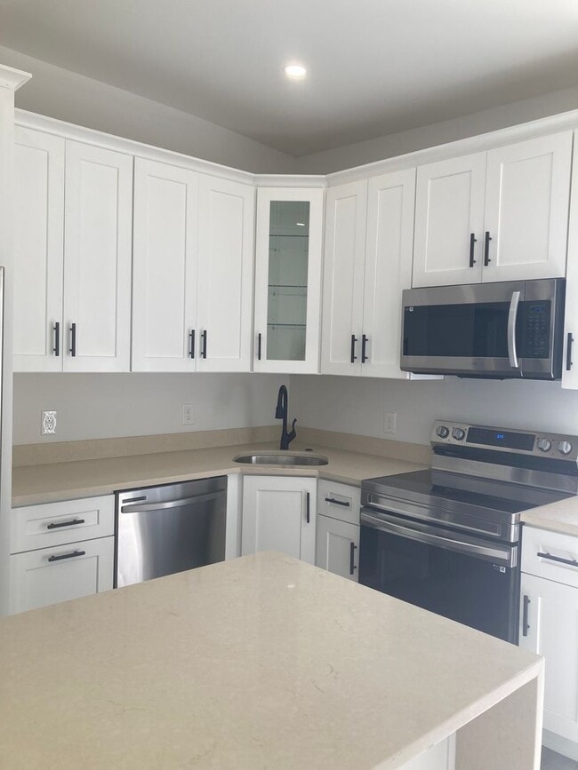 Building Photo - 1539 Lowrie St Unit 1 Rental