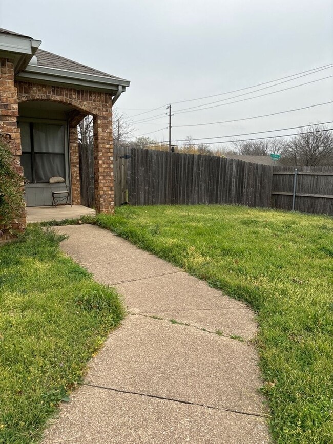 Building Photo - Spacious 2-Bed 2-Bath Home in Cedar Hill – Pet Friendly & Updated Amenities