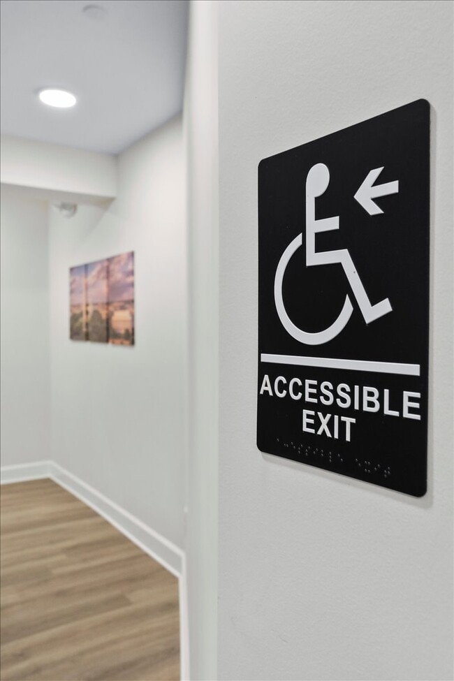 Photo - 34 W Franklin St