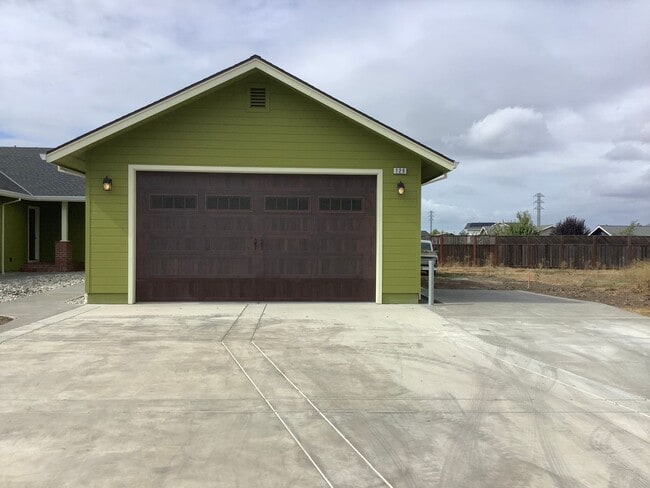 Recently built off Mark West Springs Road - Recently built off Mark West Springs Road House