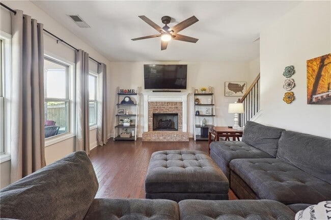 Photo - 160 Cobblestone Trl