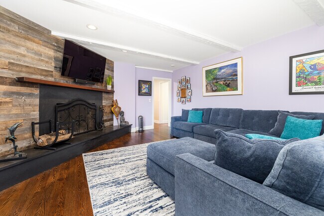 Photo - 2 Columbine Ln