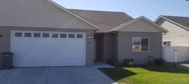 Building Photo - 4421 E Buckeye Ave