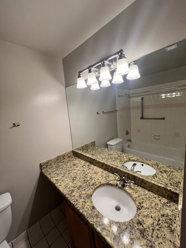 Photo - 5750 Abbey Dr Unidad 5750-2E