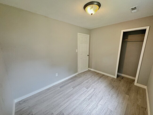 Photo - 209 S Graham St