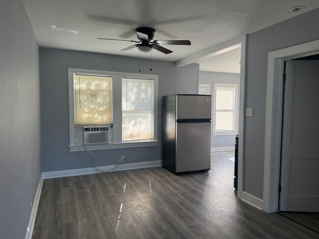 Photo - Freshly updated 3/1 Rental home