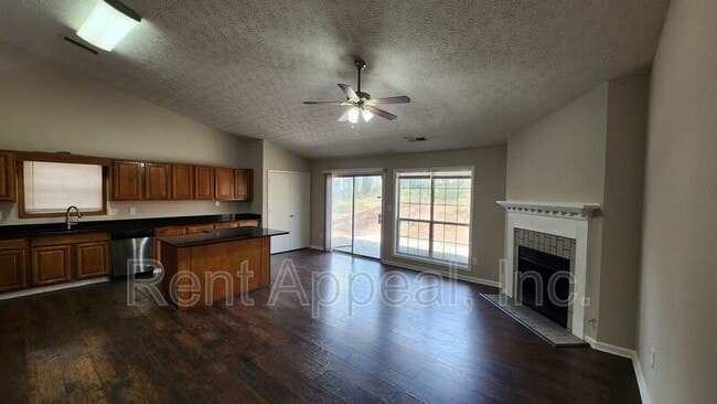 Photo - 587 N Shore Rd