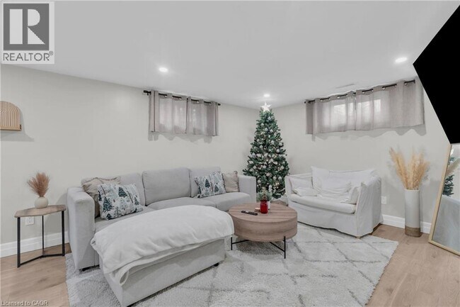 Photo - 220 Bruce St