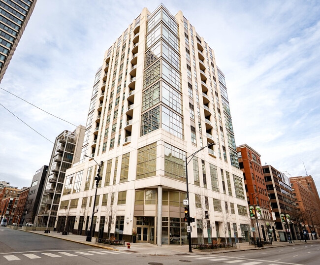 Building Photo - 150 W Superior St Unit 503