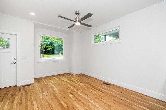 Photo - 1729 Crest Rd