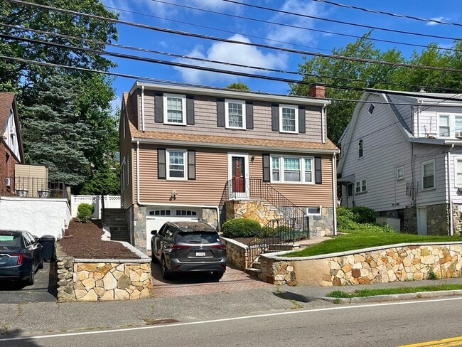 Photo - 469 Appleton St