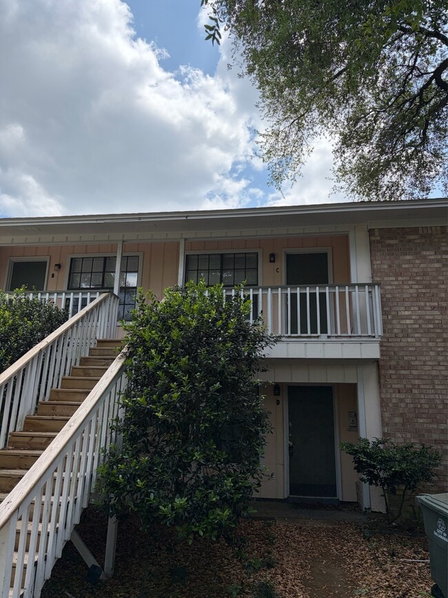 Photo - 220 Atkinson Dr