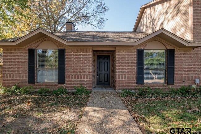 Photo - 5919 Hollytree Dr
