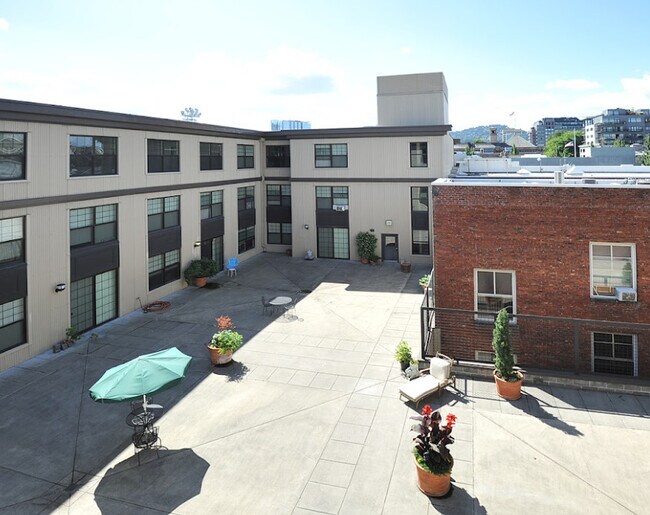 Photo - Fifth Avenue Court