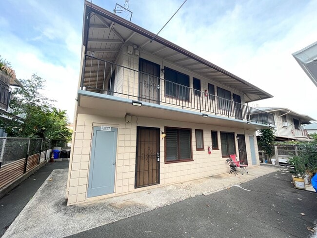 Building Photo - 1132 Kamaile St Unit D