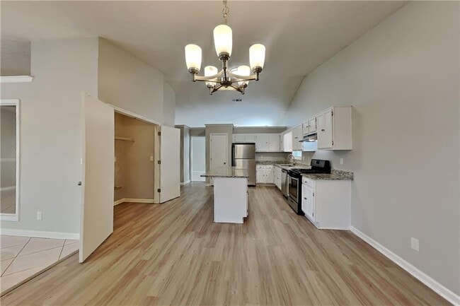 Photo - 615 Paris Dr