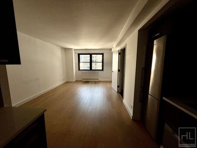 Building Photo - East 39th Street Unit 19C