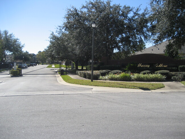 Puerta - 3924 Hollow Crossing Dr