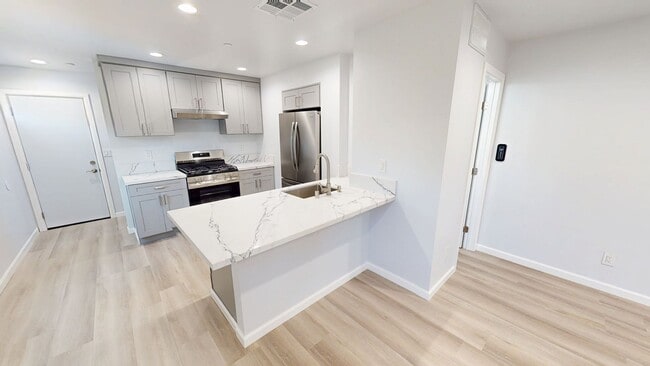 Building Photo - PRICE REDUCED! | BRAND NEW with PARKING Rental