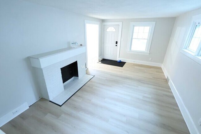 Photo - 961 Lawton St
