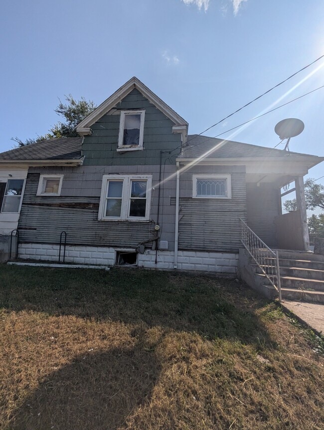 Building Photo - 422 S Louisa St