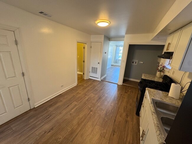 Photo - 617 W 43rd Pl