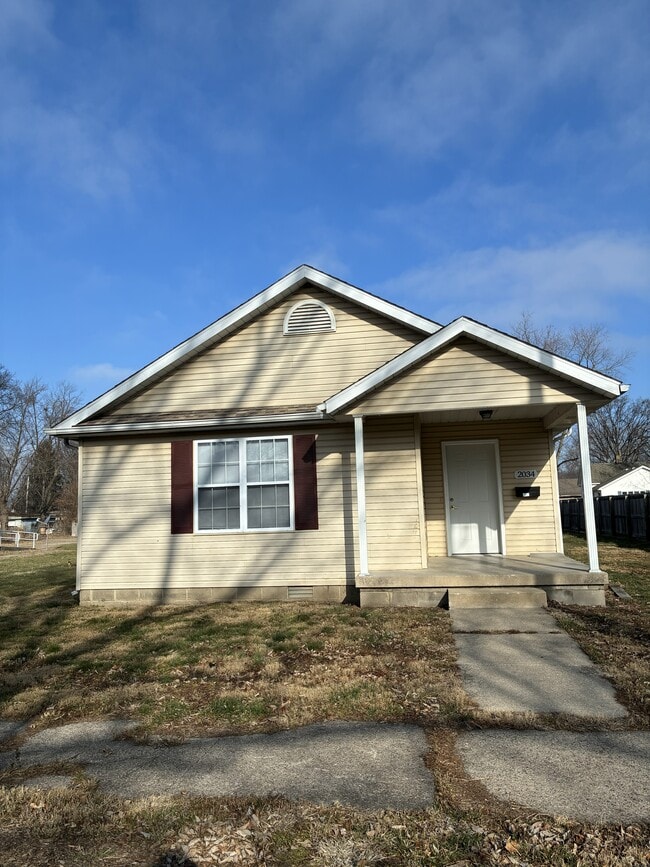 Building Photo - 2034 5th Ave