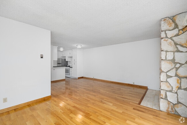 2BR, 2BA - 1,100SF - Living Room